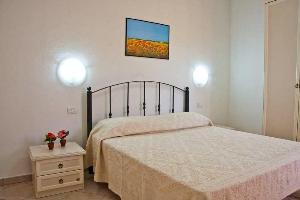 Residence Sardegnasummer Li Mori Budoni Buitenkant foto